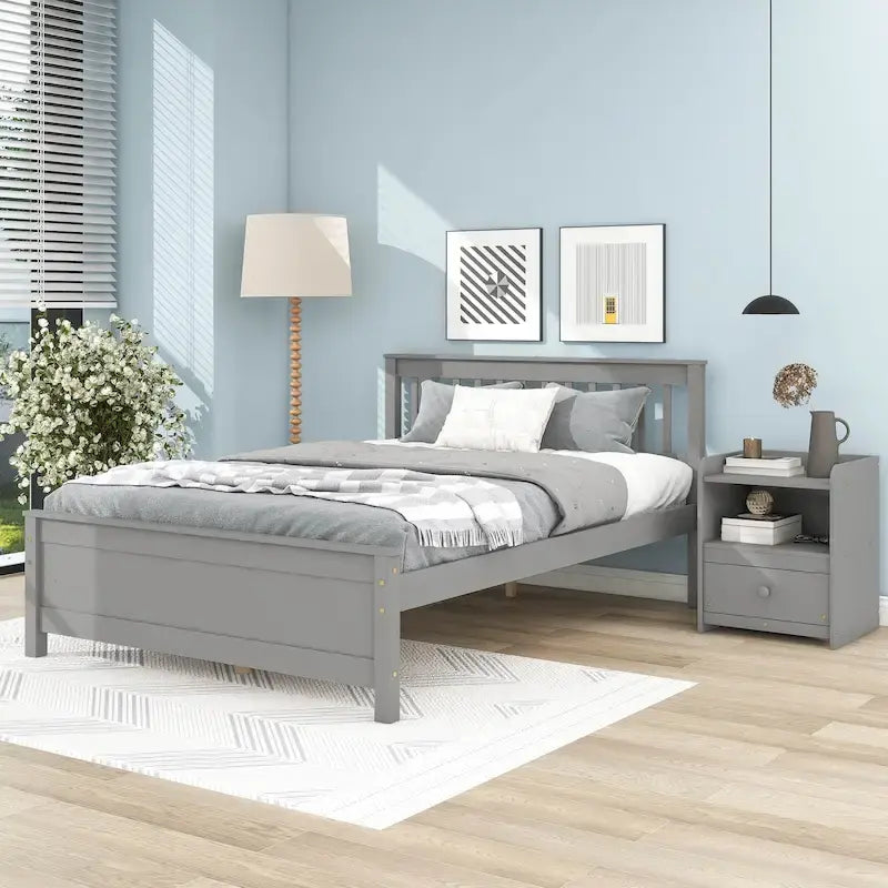 Lit plateforme gris en bois de pin avec tête et pied de lit