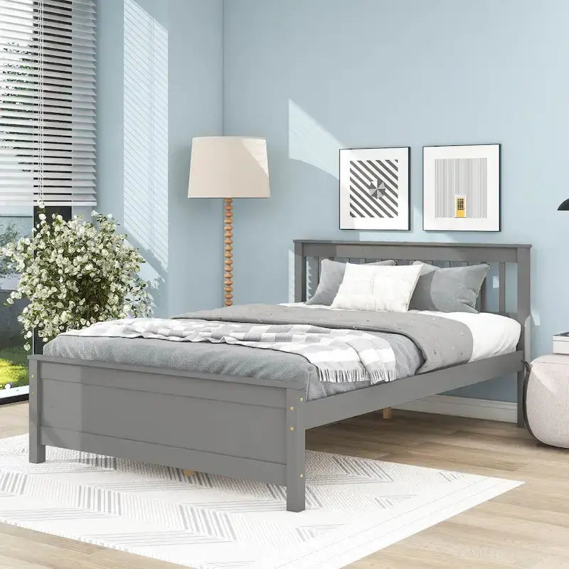 Lit plateforme gris en bois de pin avec tête et pied de lit