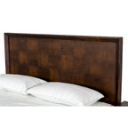 Lit moderne en acacia et laiton