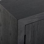 Armoire 2 portes chêne foncé – 40,25 L X 32,5 H X 11,625 P (po)