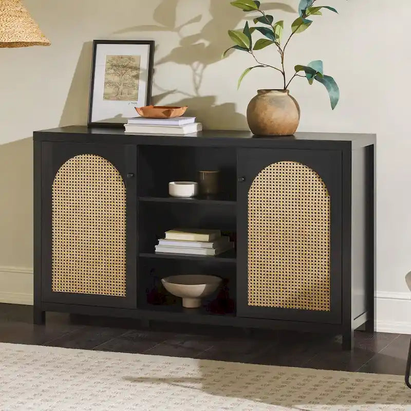Buffet de rangement 58 po à 2 portes de style transitionnel avec panneaux en rotin arqués pour le salon, la chambre à coucher et le bureau